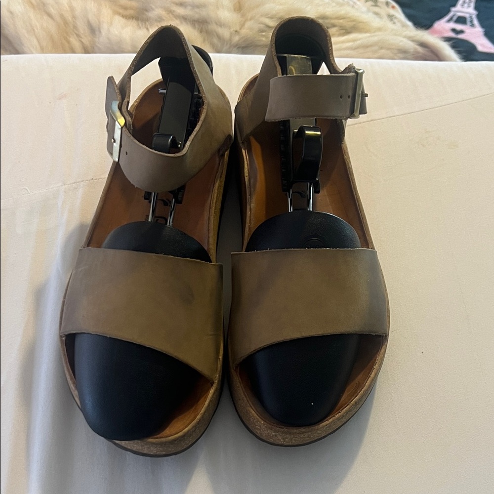 Women's Tan Leather Ankle-Strap Sandals